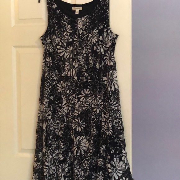 Dress - Picture 3 of 4